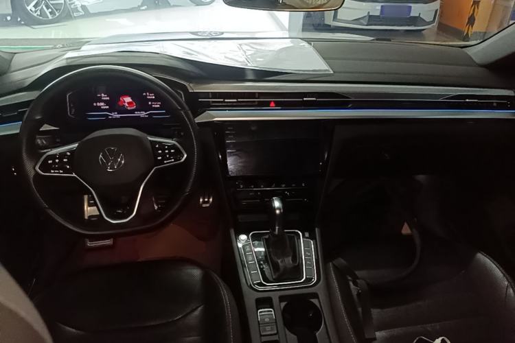 Used Volkswagen FAW-Volkswagen CC 2021 380TSI Striking Edition Center Console