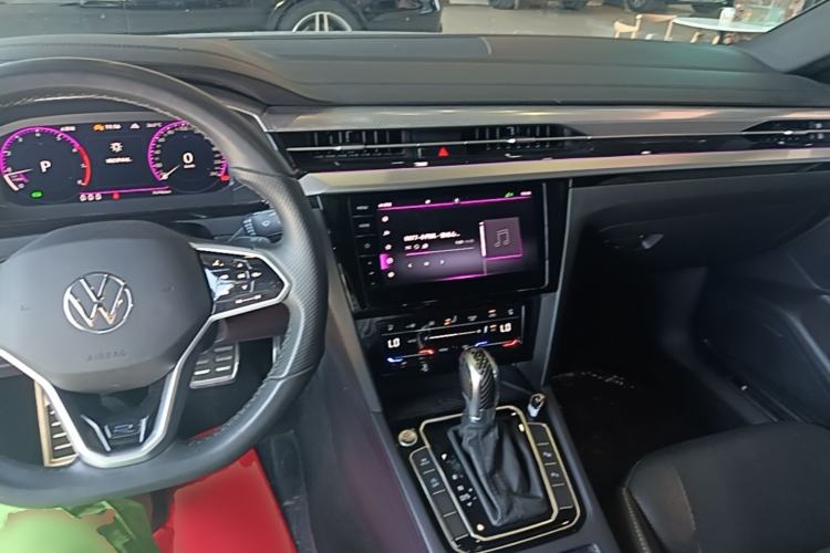 Used Volkswagen FAW-Volkswagen CC 2021 380TSI Striking Edition Center Console
