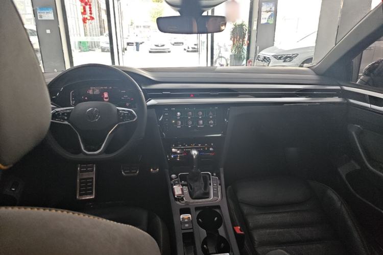 Used Volkswagen FAW-Volkswagen CC 2021 380TSI Striking Edition Center Console