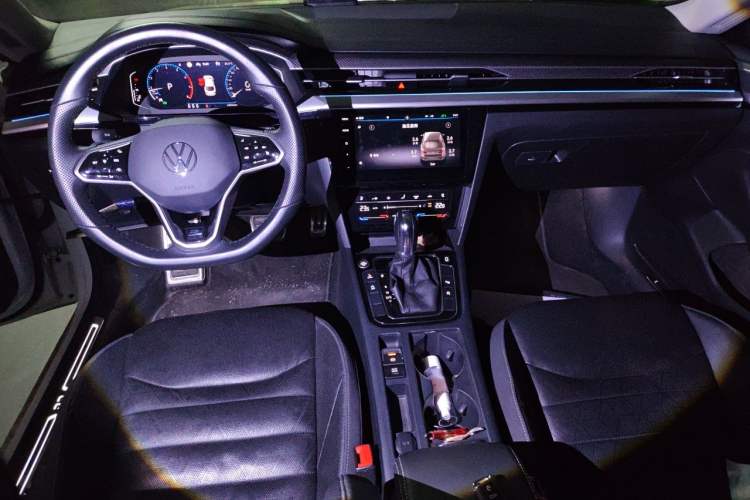 Used Volkswagen FAW-Volkswagen CC 2021 380TSI Brilliant Edition Center Console