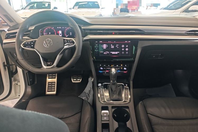 Used Volkswagen FAW-Volkswagen CC 2021 380TSI Striking Edition Center Console