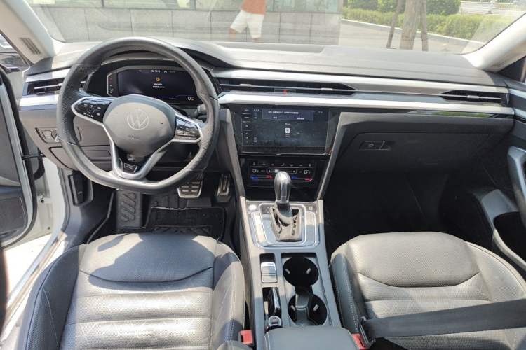 Used Volkswagen FAW-Volkswagen CC 2021 380TSI Striking Edition Center Console