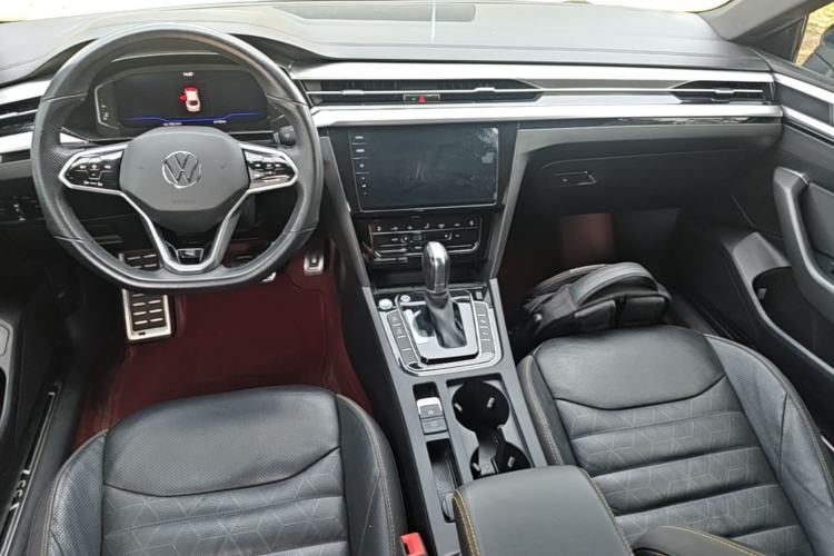 Used Volkswagen FAW-Volkswagen CC 2021 380TSI Striking Edition Center Console