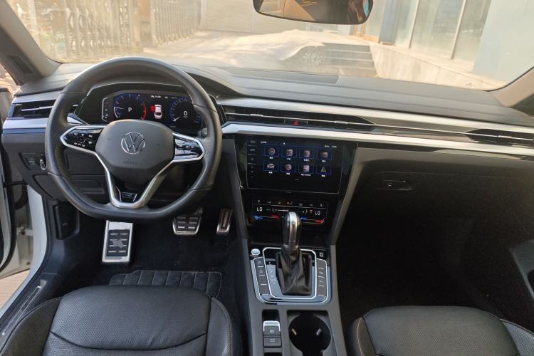Used Volkswagen FAW-Volkswagen CC 2021 380TSI Striking Edition Center Console
