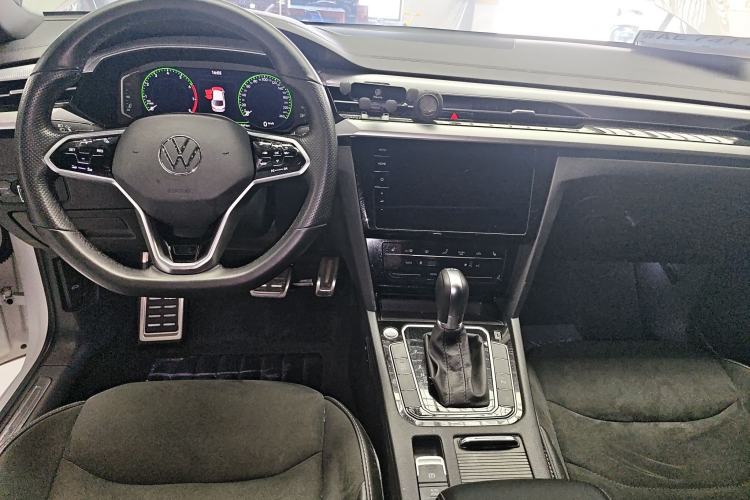 Used Volkswagen FAW-Volkswagen CC 2021 330TSI Ignite Edition Center Console
