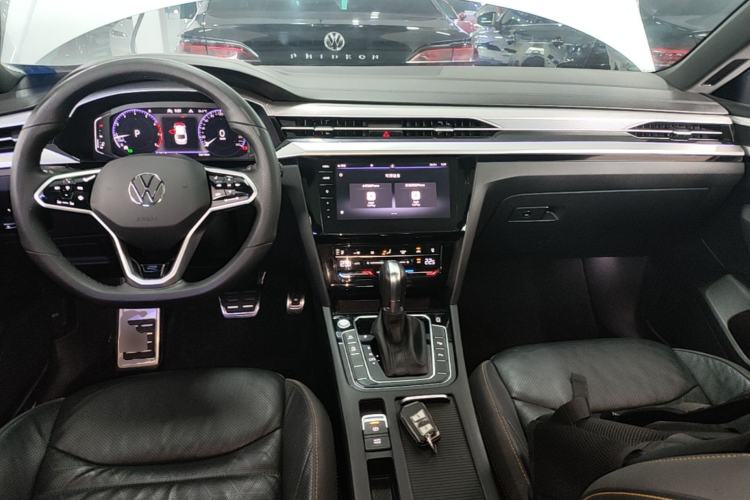 Used Volkswagen FAW-Volkswagen CC 2021 380TSI Striking Edition Center Console