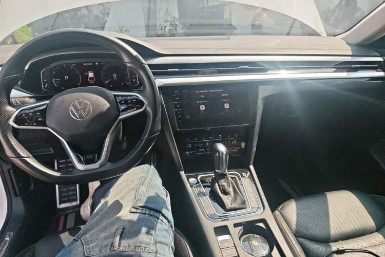 Used Volkswagen FAW-Volkswagen CC 2021 380TSI Striking Edition Center Console