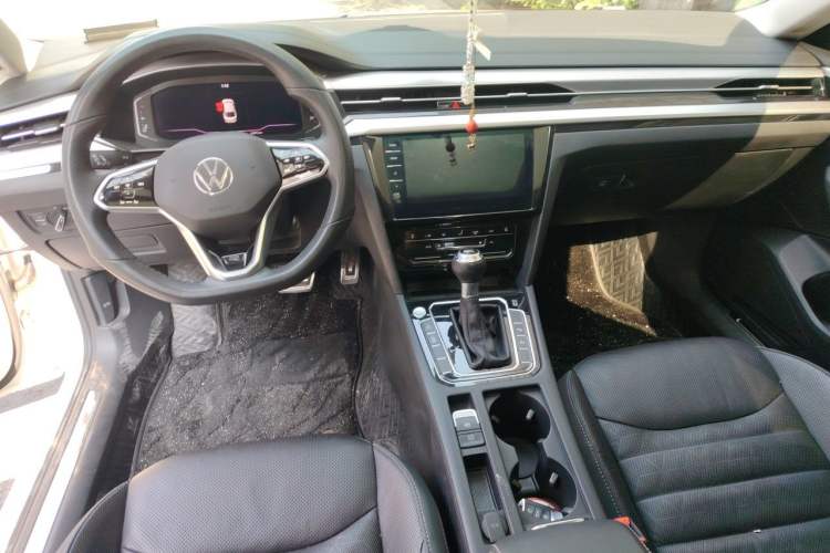 Used Volkswagen FAW-Volkswagen CC 2021 380TSI Striking Edition Center Console