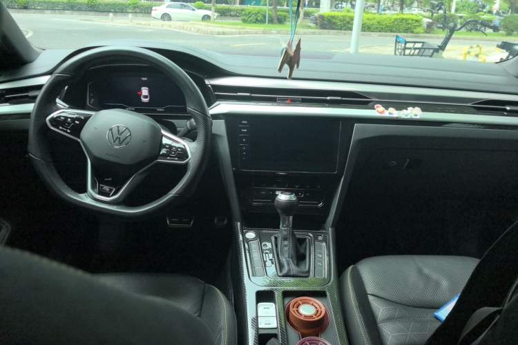 Used Volkswagen FAW-Volkswagen CC 2021 380TSI Striking Edition Center Console