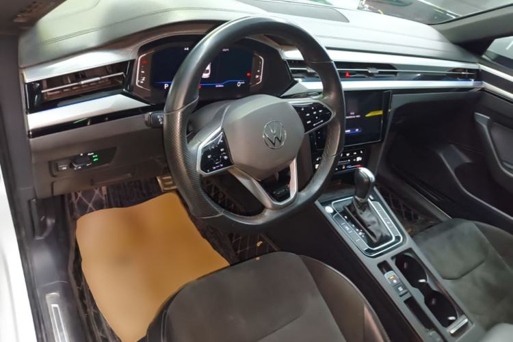 Used Volkswagen FAW-Volkswagen CC 2021 330TSI Ignite Edition Center Console
