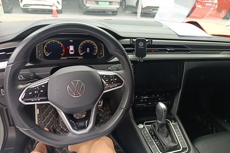 Used Volkswagen FAW-Volkswagen CC 2021 380TSI Striking Edition Center Console