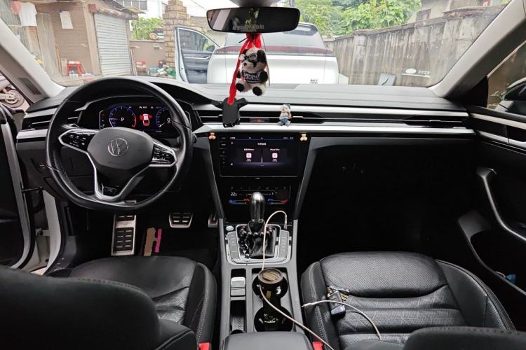 Used Volkswagen FAW-Volkswagen CC 2021 380TSI Striking Edition Center Console