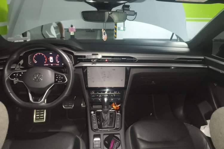 Used Volkswagen FAW-Volkswagen CC 2021 380TSI Striking Edition Center Console