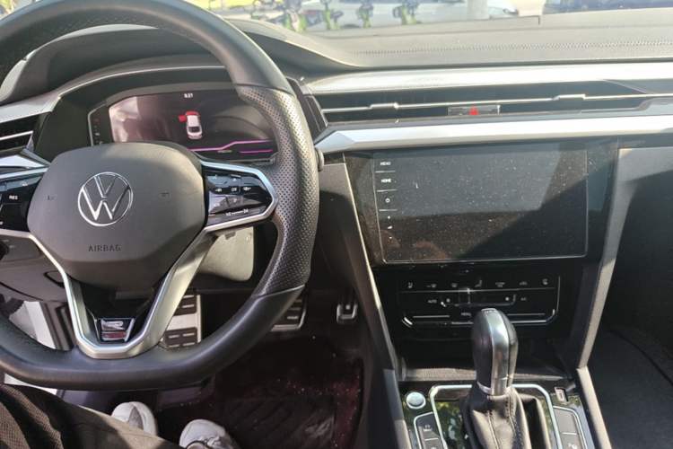 Used Volkswagen FAW-Volkswagen CC 2021 380TSI Striking Edition Center Console