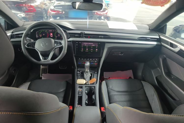 Used Volkswagen FAW-Volkswagen CC 2021 380TSI Striking Edition Center Console