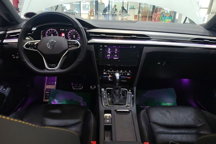 Used Volkswagen FAW-Volkswagen CC 2021 380TSI Striking Edition Center Console