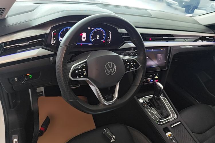 Used Volkswagen FAW-Volkswagen CC 2021 380TSI Striking Edition Center Console