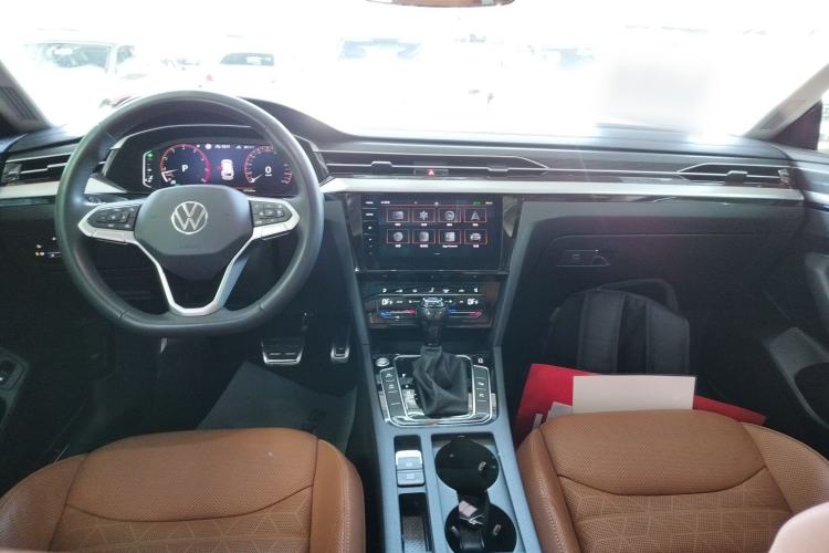 Used Volkswagen FAW-Volkswagen CC 2021 Estate Vehicle 380TSI Vizzion Edition Center Console