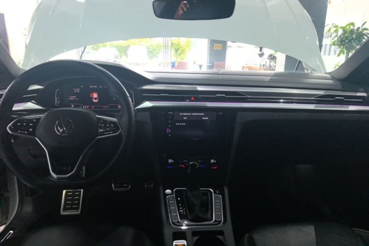 Used Volkswagen FAW-Volkswagen CC 2021 380TSI Striking Edition Center Console