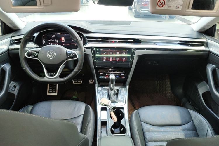 Used Volkswagen FAW-Volkswagen CC 2021 380TSI Striking Edition Center Console