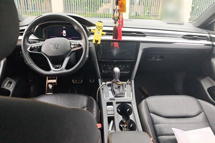Used Volkswagen FAW-Volkswagen CC 2021 380TSI Striking Edition Center Console