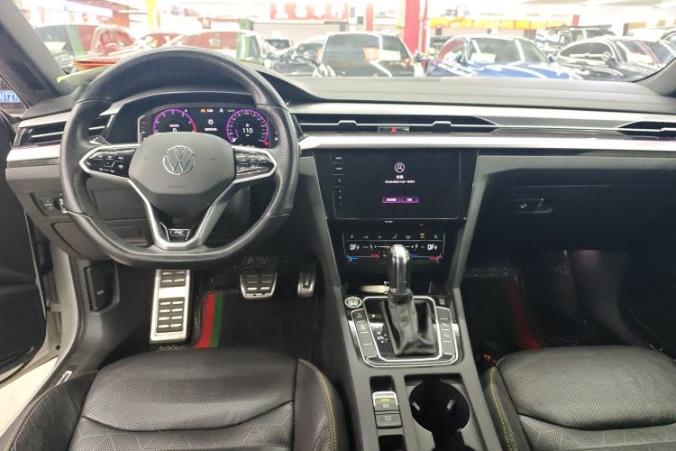 Used Volkswagen FAW-Volkswagen CC 2021 380TSI Striking Edition Center Console