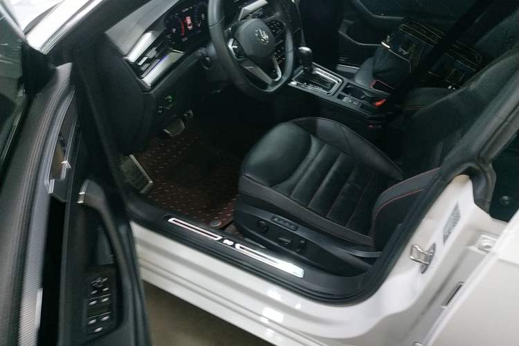 Used Volkswagen FAW-Volkswagen CC 2021 380TSI Striking Edition 30th Anniversary Model Driver Seat