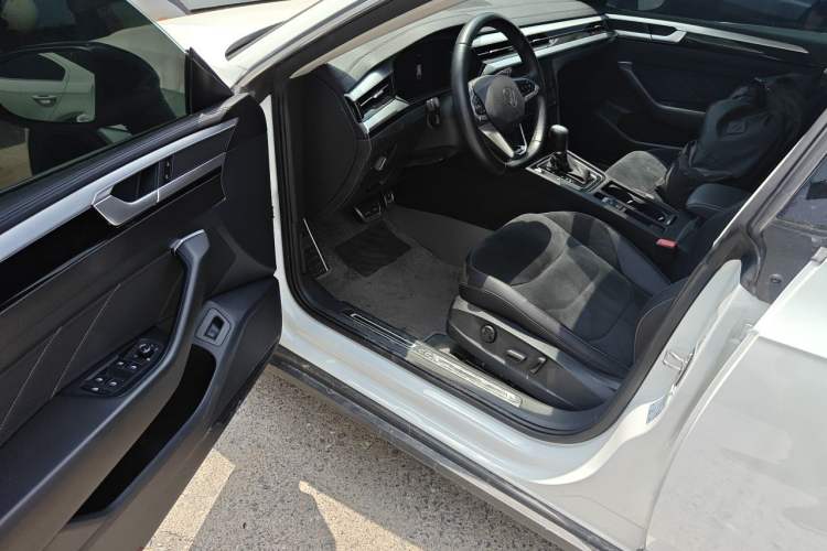 Used Volkswagen FAW-Volkswagen CC 2021 Estate Car 330TSI Hunter Vision Edition Driver Seat