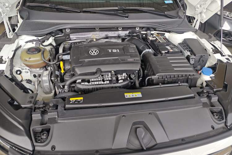 Used Volkswagen FAW-Volkswagen CC 2021 380TSI Striking Edition Engine Bay