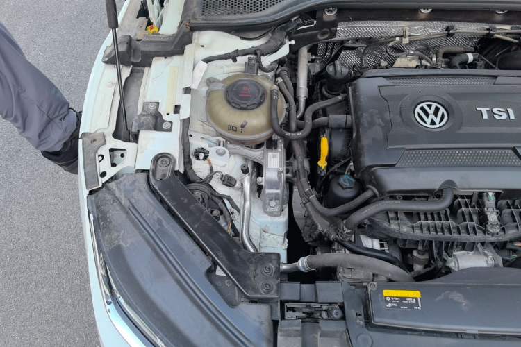 Used Volkswagen FAW-Volkswagen CC 2021 Estate Vehicle 380TSI Vizzion Edition Engine Bay Right