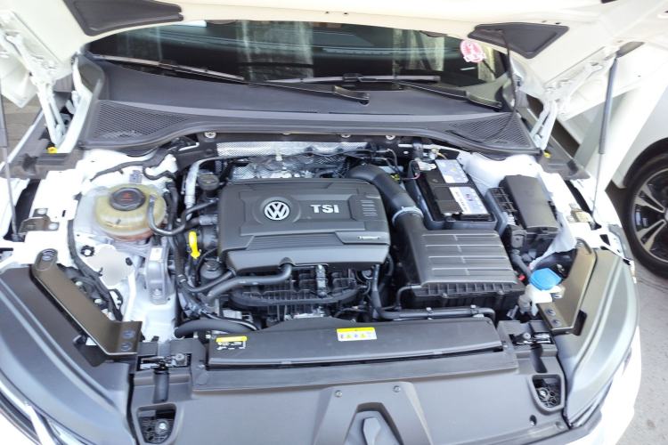 Used Volkswagen FAW-Volkswagen CC 2021 Estate Vehicle 380TSI Vizzion Edition Engine Bay
