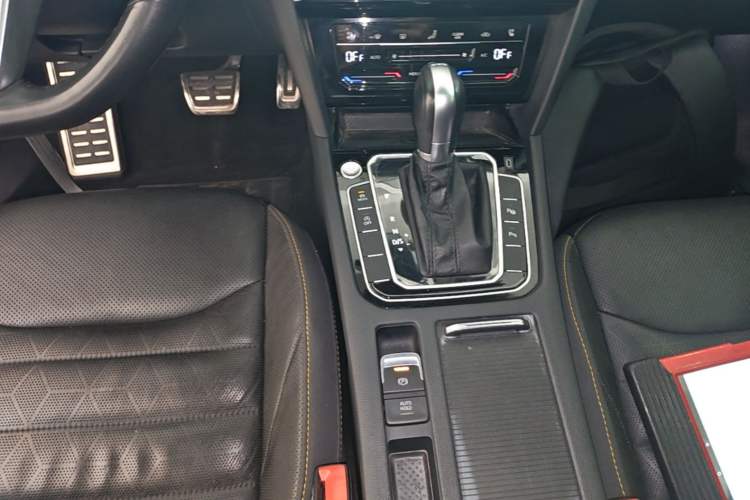 Used Volkswagen FAW-Volkswagen CC 2021 380TSI Striking Edition Gear Lever