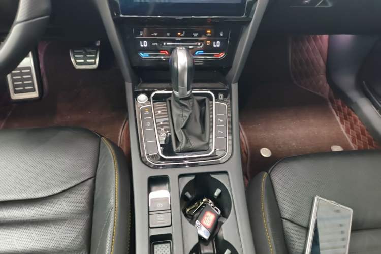 Used Volkswagen FAW-Volkswagen CC 2021 380TSI Striking Edition Gear Lever