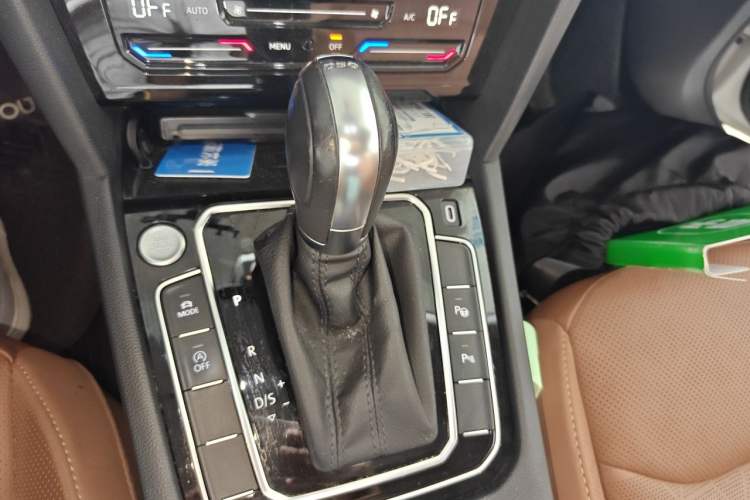 Used Volkswagen FAW-Volkswagen CC 2021 Estate Car 380TSI Vizion Edition Gear Lever
