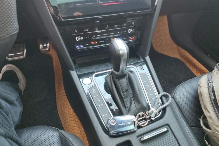 Used Volkswagen FAW-Volkswagen CC 2021 380TSI Striking Edition Gear Lever