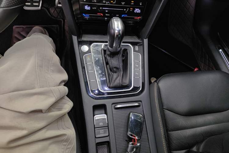 Used Volkswagen FAW-Volkswagen CC 2021 380TSI Striking Edition Gear Lever