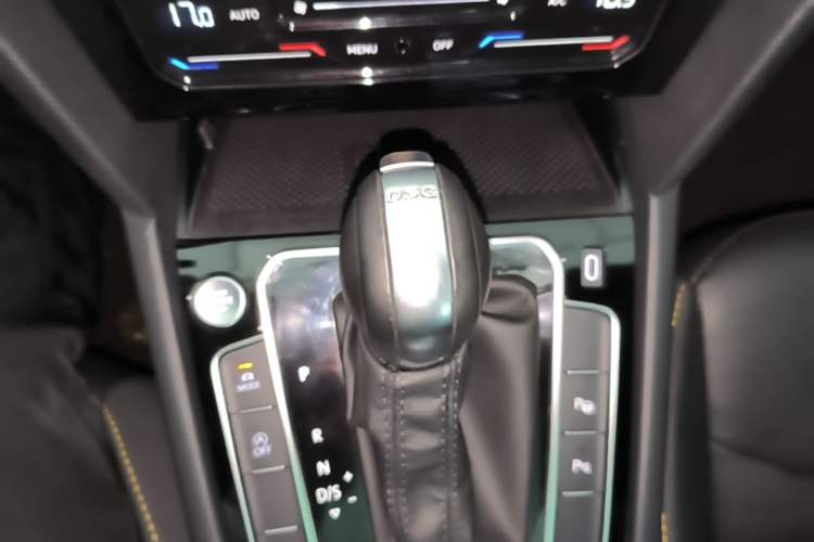 Used Volkswagen FAW-Volkswagen CC 2021 380TSI Striking Edition Gear Lever