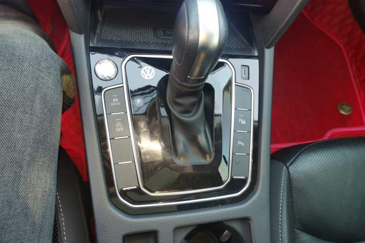 Used Volkswagen FAW-Volkswagen CC 2021 380TSI Striking Edition Gear Lever