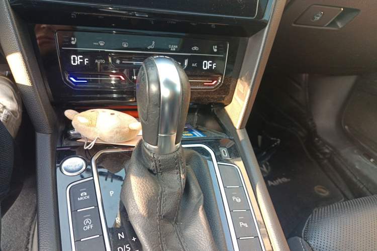 Used Volkswagen FAW-Volkswagen CC 2021 Estate Car 380TSI Vizion Edition Gear Lever