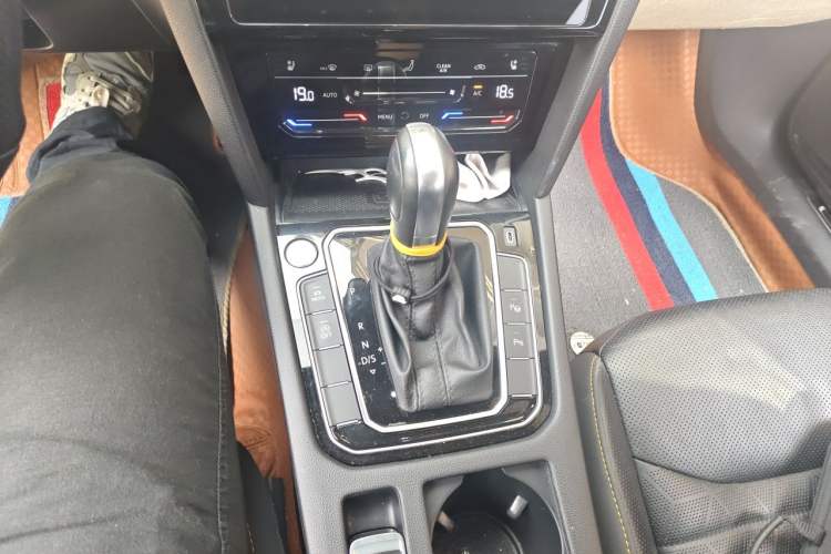 Used Volkswagen FAW-Volkswagen CC 2021 380TSI Striking Edition 30th Anniversary Model Gear Lever