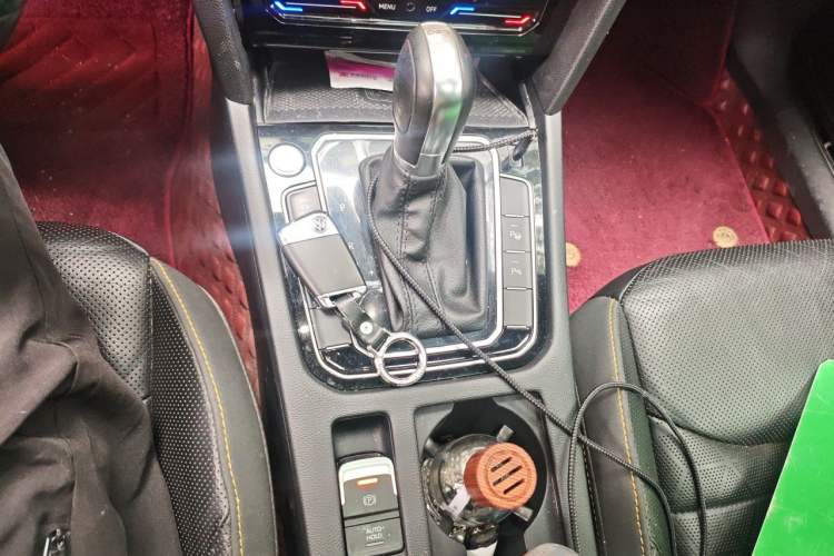 Used Volkswagen FAW-Volkswagen CC 2021 380TSI Striking Edition Gear Lever