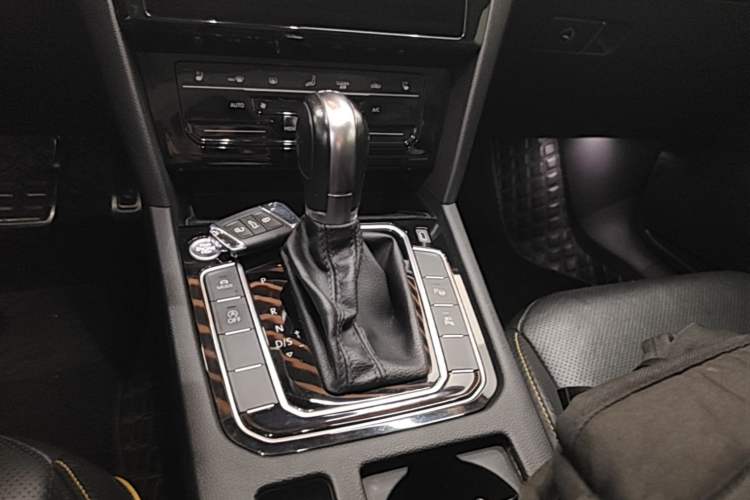 Used Volkswagen FAW-Volkswagen CC 2021 380TSI Brilliant Edition Gear Lever