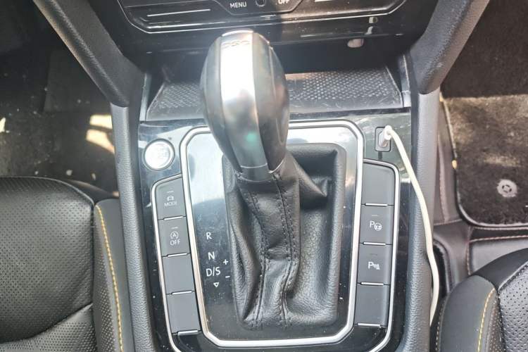 Used Volkswagen FAW-Volkswagen CC 2021 380TSI Striking Edition Gear Lever