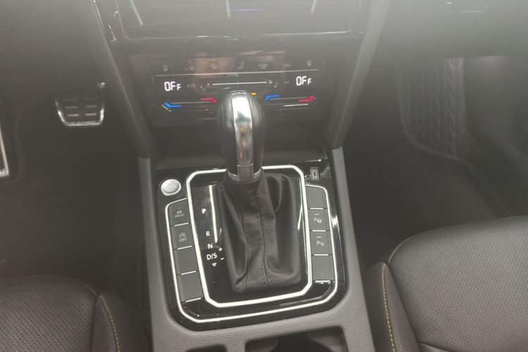 Used Volkswagen FAW-Volkswagen CC 2021 380TSI Striking Edition Gear Lever