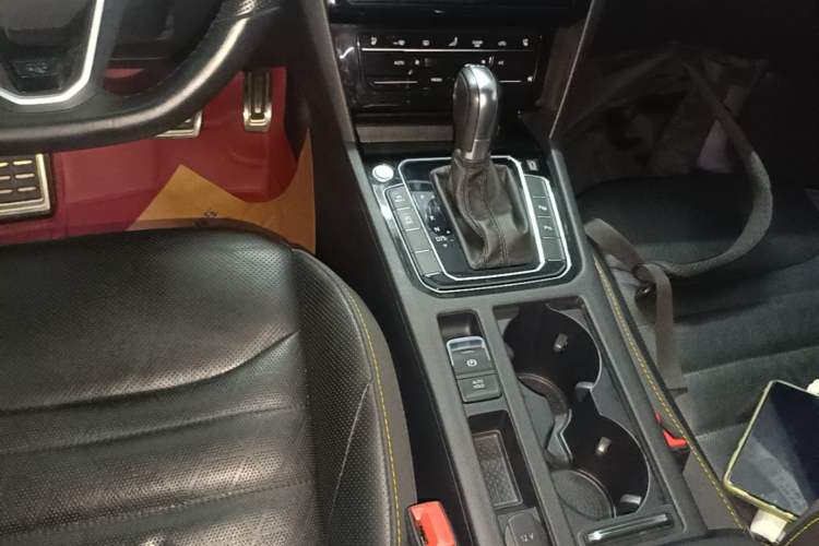 Used Volkswagen FAW-Volkswagen CC 2021 380TSI Striking Edition Gear Lever