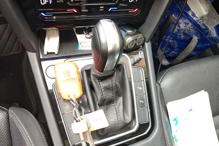 Used Volkswagen FAW-Volkswagen CC 2021 Estate Car 380TSI Vizion Edition Gear Lever