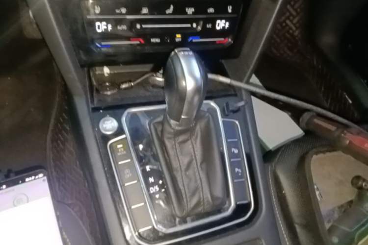Used Volkswagen FAW-Volkswagen CC 2021 380TSI Striking Edition Gear Lever