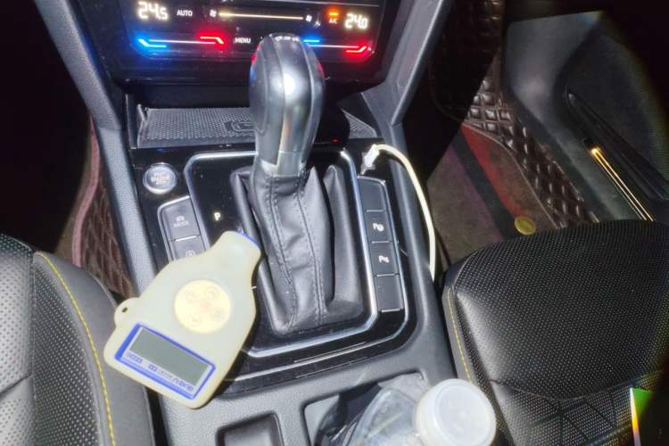 Used Volkswagen FAW-Volkswagen CC 2021 380TSI Striking Edition 30th Anniversary Model Gear Lever