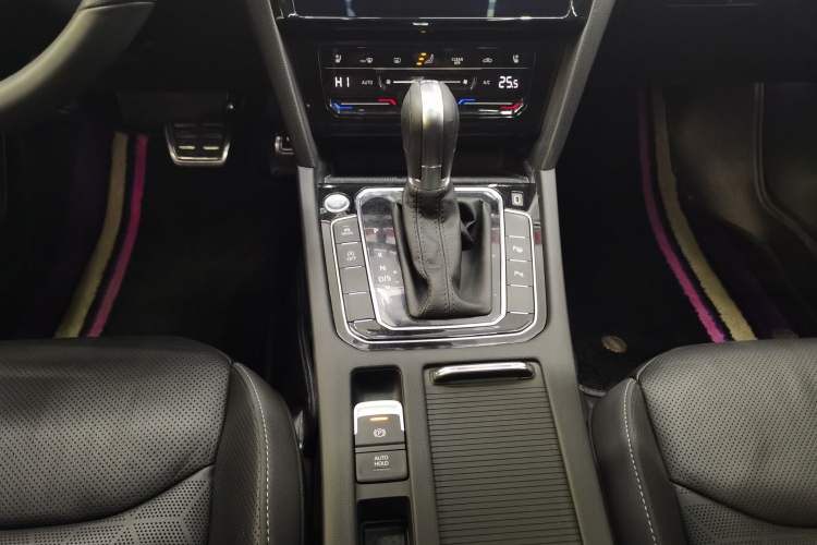 Used Volkswagen FAW-Volkswagen CC 2021 380TSI Striking Edition Gear Lever
