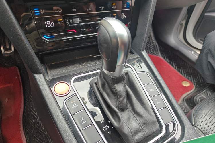 Used Volkswagen FAW-Volkswagen CC 2021 Estate Car 380TSI Vizion Edition Gear Lever
